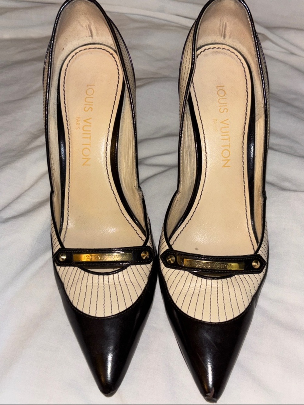 Louis Vuitton Black and Cream Pointed Toe Pumps with Gold Plaque